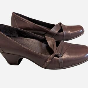 Clarks Artisan Brown Leather Mary Jane Heels Size 8.5N Narrow Comfort Block Heel